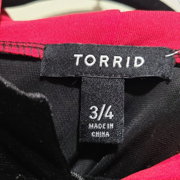 Torrid Short Velvet Hooded Cloak Halloween Plus Size 3X/4X Black Red - Picture 5 of 7
